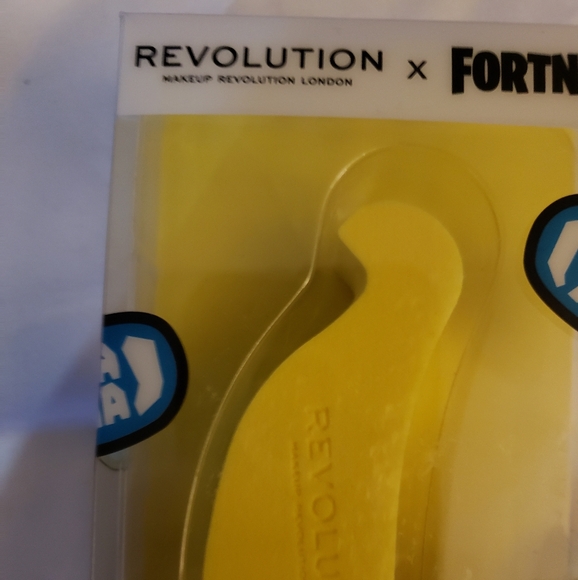 Revolution x Fortnite  Peely Makeup Sponge - Picture 4 of 7